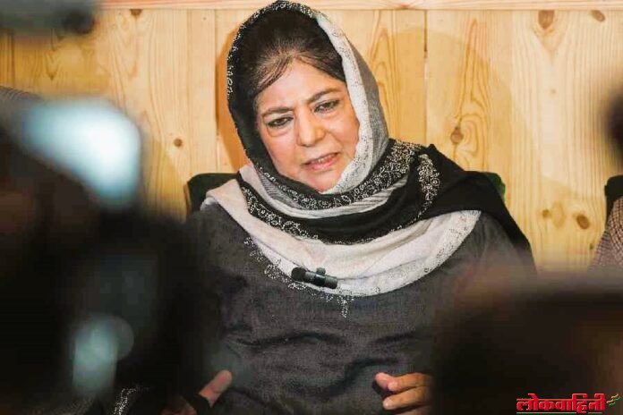 मेहबूबा मुफ्तींचे मतदानाच्या दिवशी धरणे