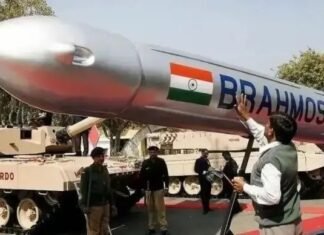 भारताने पाकिस्तानवर डागली होती ‘इतकी’ ब्रह्मोस क्षेपणास्त्रे! भारताने पाकिस्तानवर डागली होती 'इतकी' ब्रह्मोस क्षेपणास्त्रे!