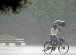 मोसमी पाऊस वेळेआधीच दाखल होणार! सरासरीपेक्षा जास्त पावसाची शक्यता मोसमी पाऊस वेळेआधीच दाखल होणार! सरासरीपेक्षा जास्त पावसाची शक्यता