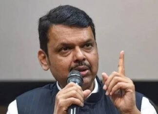 फडणवीसांनी स्थानिक स्वराज्य संस्थांच्या निवडणुकीचं रणशिंग फुंकलं फडणवीसांनी स्थानिक स्वराज्य संस्थांच्या निवडणुकीचं रणशिंग फुंकलं