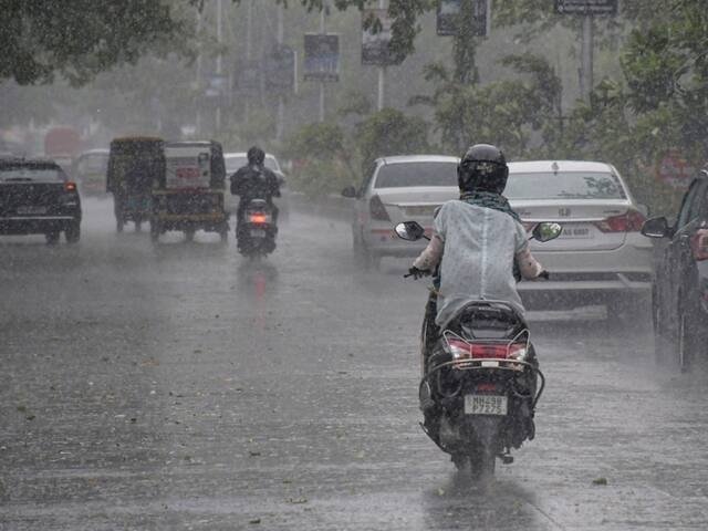 प्रशासनाने अलर्ट राहावं, नुकसानीचे तात्काळ पंचनामे करा; फडणवीसांचे निर्देश प्रशासनाने अलर्ट राहावं, नुकसानीचे तात्काळ पंचनामे करा; फडणवीसांचे निर्देश