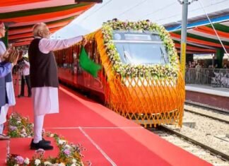 पंतप्रधान मोदींकडून काश्मीरला चिनाब ब्रिज अन् वंदे भारत ट्रेनचं गिफ्ट पंतप्रधान मोदींकडून काश्मीरला चिनाब ब्रिज अन् वंदे भारत ट्रेनचं गिफ्ट