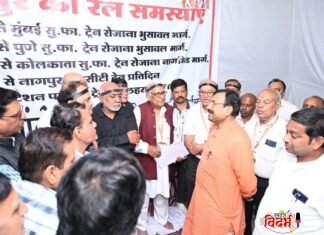 ⭕🙏 रेल्वे सेवांच्या नियमिततेसाठी साखळी उपोषणाला लोकप्रिय आमदार सुधीर भाऊ मुनगंटीवार यांची भेट व मागण्यांना ठाम पाठिंबा🙏⭕