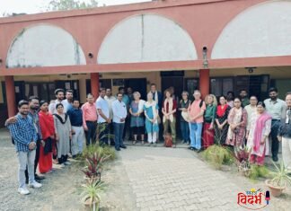 ⭕🙏 आनंद निकेतन महाविद्यालयास विदेशातील पाहुण्यांची सदिच्छा भेट, सामाजिक – शैक्षणिक कार्याची कौतुक🙏⭕