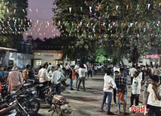 ⭕🙏 दर्शनावरून परत येताना मालवाहक वाहन पलटी एक ठार व 17 प्रवासी जखमी 🙏⭕