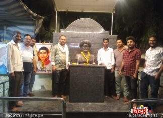स्त्री शिक्षणाच्या क्रांतीज्योती सावित्रीमाई फुले यांना वरोऱ्यात अभिवादन