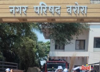 वरोरा नगरपरिषदेत कंत्राटदाराची मनमानी; स्वच्छतेचा आणि पाणीपुरवठा प्रश्नावरून भाजप व शिवसेना ( शिंदे गट ) नगरसेवक आक्रमक