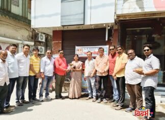 रोटरी क्लब वरोरा यांनी राबवलेला हा उपक्रम खरोखरच कौतुकास्पद आहे. वाढत्या उन्हाची तीव्रता पाहता, सर्वसामान्यांसाठी ही मोठी मदत ठरेल.वरोरा रोटरी क्लबचा स्तुत्य उपक्रम: पानपोईसह गरजूंना सूती दुपट्टे व चप्पल वाटप