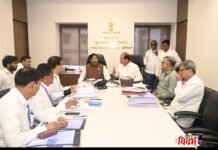 आ. सुधीर मुनगंटीवार यांच्या पुढाकारामुळे मजूर व महिला सहकारी संस्थांना मिळणार बळ,मंत्रालयात महत्त्वपूर्ण बैठक मजूर संस्थांसोबतच प्राधान्याने महिला सहकारी संस्थांना कामे देण्यासाठी शासन सकारात्मक राज्यमंत्र्यानी दिली ग्वाही कामांचे न्याय्य वाटप, ऑनलाइन नोंदणी व स्थानिक रोजगारनिर्मिती वाढवण्यावर भर आ. मुनगंटीवार यांच्या सूचनेनुसार ५ सदस्यीय समिती गठित