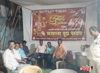 हनुमान जन्मोत्सव निमित्त ‘मित्र चौक’ येथे मसाला दूध वितरणाचा उत्साह; भाजप व युवा मोर्चाचा उपक्रम