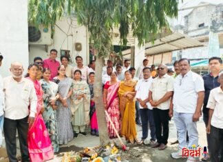 🛑🙏प्रभाग क्रमांक ३ मधील नागरिकांसाठी विकासाची मोठी भेट देण्यात आली. प्रभागातील अत्यंत महत्त्वाच्या असलेल्या नेहरू चौक ते कच्ची मज्जिद या दरम्यानच्या सिमेंट काँक्रीट रस्त्याच्या कामाचे भूमिपूजन संपन्न 🙏🛑