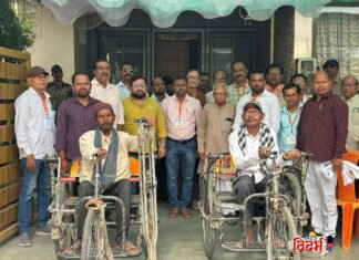 आमदार करणदादा देवतळेंच्या हस्ते अपंग बांधवांना सायकलचे वाटप; ‘एक हात मदतीचा’ उपक्रमाचे कौतुक