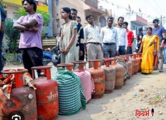 वरोरा येथे स्नेहा गॅस एजन्सीचा मनमानी कारभार; ग्राहकांची लूट सुरूच! नगरसेवक प्रवीण चिमूरकर यांची तहसीलदारांकडे तक्रार; घरपोच सेवा बंद केल्याने संताप