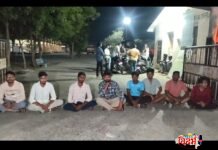 वजनात तब्बल ४८ किलो तफावत; संतप्त शेतकऱ्यांचे वरोरा बाजार समिती गेटवर आंदोलन