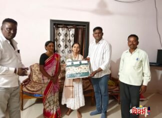 माढेळीत यशाचा गुलाल ! किसान विद्यालयाच्या रणरागिणींची दहावीत उत्तुंग भरारी माजी सैनिक सचिन धात्रक यांच्याकडून विद्यार्थिनींचा घरी जाऊन यथोचित सत्कार