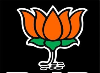वरोरा नगरपरिषदेत खळबळ: मुख्याधिकाऱ्यांच्या वर्तणुकीवरून भाजप नगरसेवक आक्रमक; अखेर मागितली जाहीर माफी.