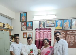 अरविंद विद्या निकेतन वरोराचा 10 वीचा निकाल 100% मुख्याध्यापकांचा व्यवस्थापन मंडळातर्फे सत्कार