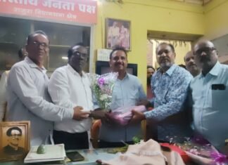 गडचांदूरचे नगराध्यक्ष निलेशभाऊ ताजने यांचा राजुऱ्यात जंगी सत्कार