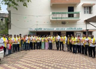 ‘बहुजन समाजाच्या भव्य मोर्चाच्या’ पूर्वतयारीसाठी आज वरोरा येथील कृषी उत्पन्न बाजार समितीच्या कार्यालयात” नियोजन सभा “आयोजित करण्यात आली .