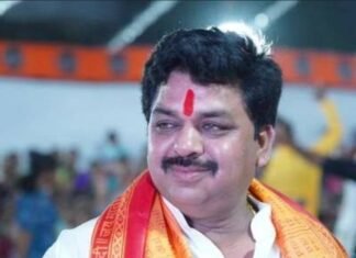 वणी परिसरातील प्रदूषण आणि आरोग्याच्या गंभीर समस्येवर राजू उंबरकर आक्रमक; अत्याधुनिक मल्टिस्पेशालिटी हॉस्पिटल सुरू करण्याची मुख्यमंत्र्यांकडे मागणी