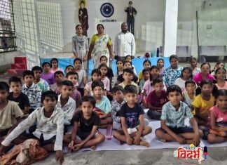 सामूहिक अभ्यास केंद्राला रेखा तेलतुंबडे यांची आकस्मिक भेट; उपक्रमांचे केले कौतुक