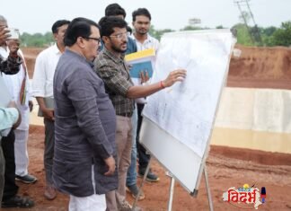 गोसेखुर्दच्या उजव्या कालव्याची आमदार विजय वडेट्टीवार यांच्या कडून पाहणी.अपूर्ण कामांबाबत अधिकाऱ्यांना फटकारले