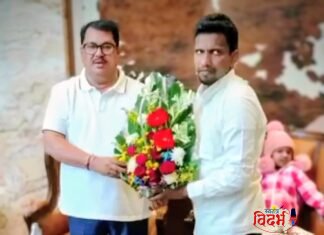 राजकारणातील निष्ठेचा नवा अध्याय: विजय वडेट्टीवारांच्या मंत्रिपदासाठी समर्थकाची अनवाणी प्रतिज्ञा.