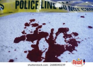 वरोऱ्यात जुन्या वादातून खळबळ; मोबाईल शॉपीत घुसून युवकावर चाकूने जीवघेणा हल्ला.