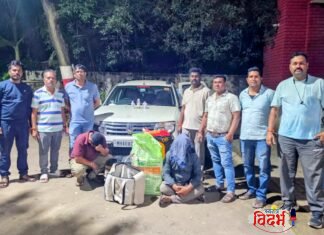 चंद्रपूर स्थानिक गुन्हे शाखेची मोठी कारवाई; बल्लारशा हद्दीत ५,५२,००० रुपयांचा अवैध विदेशी दारूचा साठा व कार जप्त.