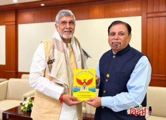 नोबेल विजेते कैलाश सत्यार्थी यांच्या हस्ते डॉ. उदय बोधनकर यांच्या ‘Death-Defying Doctor’चे विमोचन