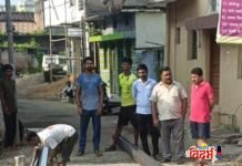 सात महिन्यांच्या प्रलंबित कामाला यश! छोटूभाई शेखांच्या आक्रमक पाठपुराव्यामुळे वरोऱ्यात गणेश विसर्जनापूर्वी विद्युत लाईन टाकण्याच्या कामास प्रारंभ.”