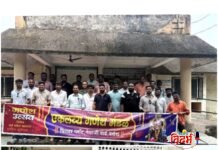 एकलव्य गणेश मंडळ चिरघर प्लॉट वरोरा तर्फे स्व अंकित वासेकर यांच्या स्मृती पित्यर्थ आनंदवन येथील दवाखाना व वृद्धाश्रम येथे फळ वाटप करून आदरांजली वाहिली.